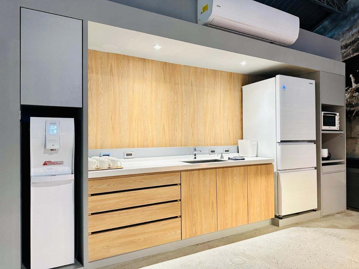 Kw2 Hostel Каосюн Екстериор снимка